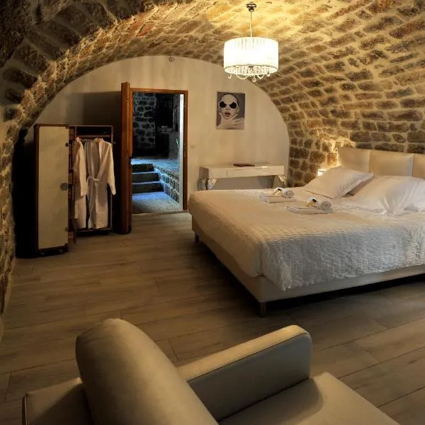 Chambre d'hôte avec jacuzzi, hotel v destinaci Sanilhac