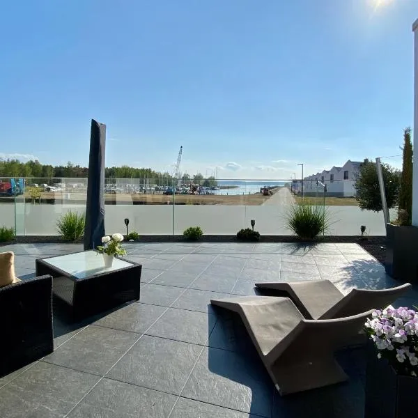 Exklusive Ferienwohnung mit Blick auf den Yachthafen, hotel in Peenemünde