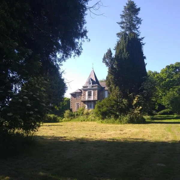 Les Gîtes du Château de Passillé, hotel in Saint-Germain-en-Coglès