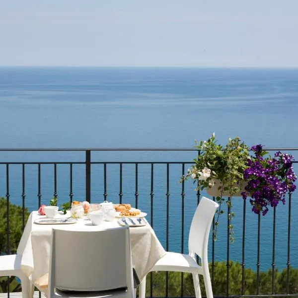 Diecidodici BoutiqueRooms, hotell sihtkohas Sirolo