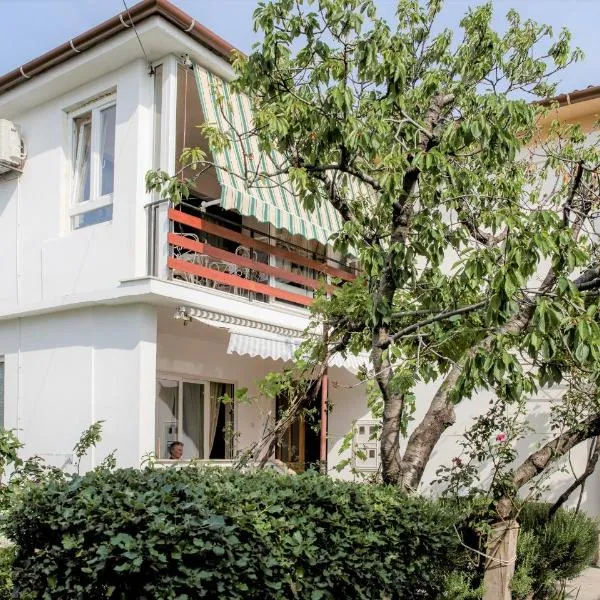 Apartments Debelić: Jablanac şehrinde bir otel