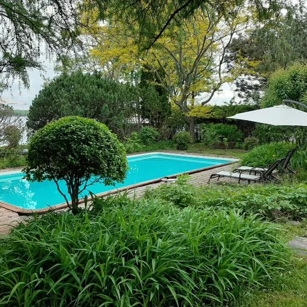 Chambre bord de l'eau oka, hotel in Rigaud