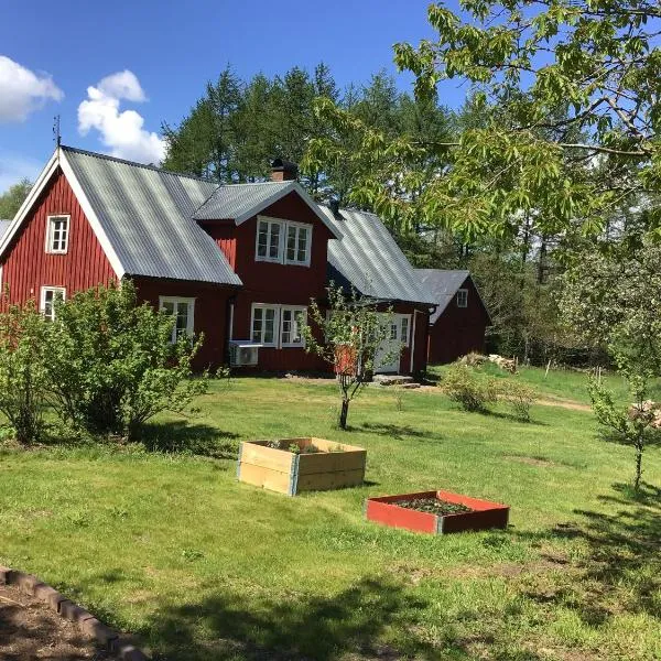 Stuga nära Ullared, hotel in Silvergärde