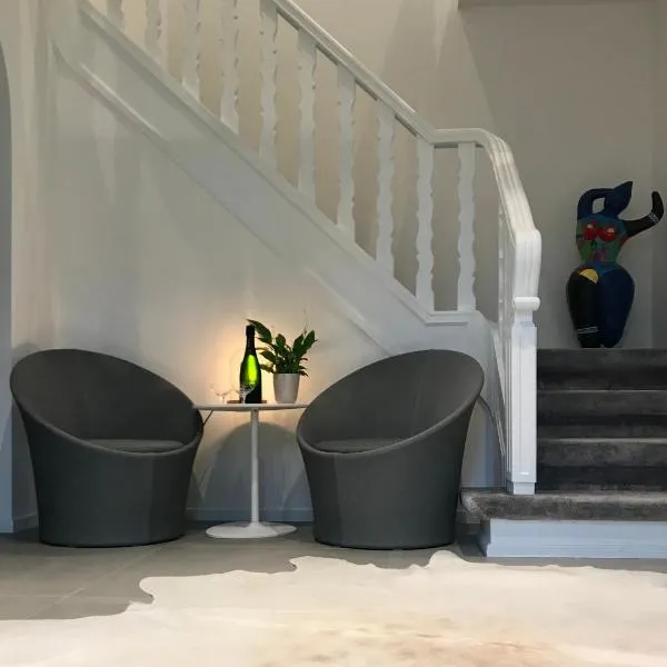 VILLA FER-GUY " Beeldige Suite met parking, nabij strand en casino", hotel v destinaci Knokke-Heist