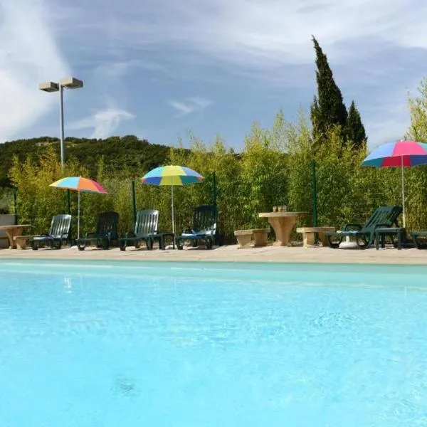 Hotel Le Lagon, hotel en Lirac