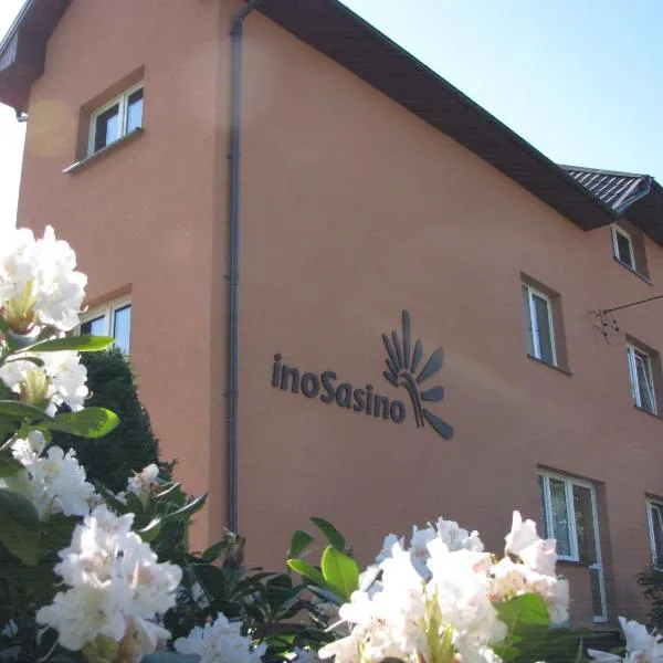 Pokoje InoSasino z basenem i sauną, hotel in Zwartówko