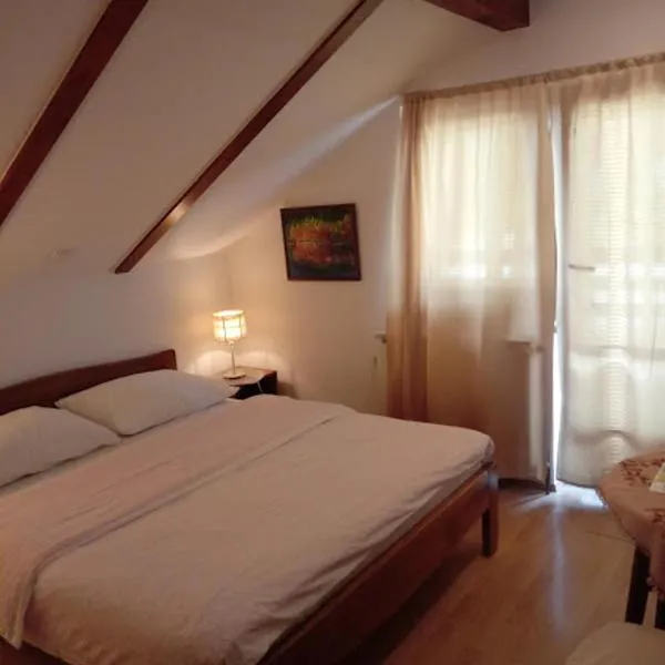 Guesthouse Marton, hotel in Jezerce