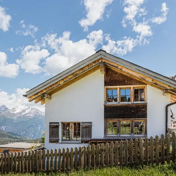 Chalet Lenzerheide-Sporz, מלון בלנצרהיידה