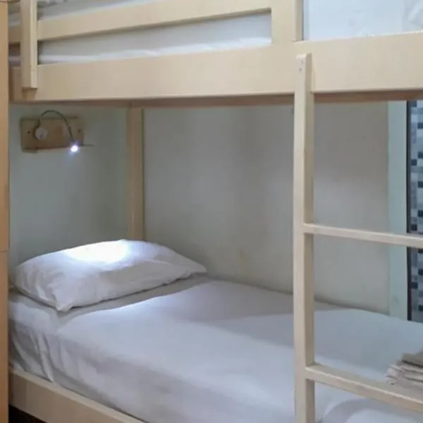 RedDoorz Hostel @ Manado Green Hostel, hotel v destinaci Manado