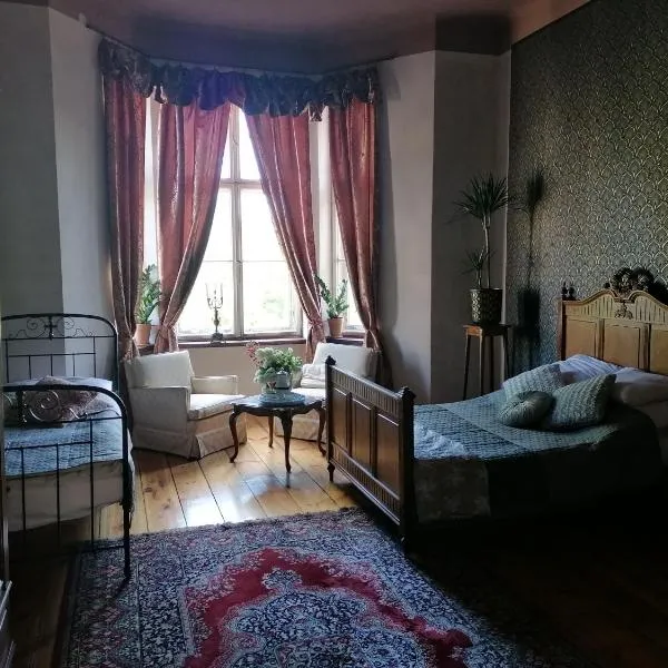 Pałac Paprotno, hotel di Karnice