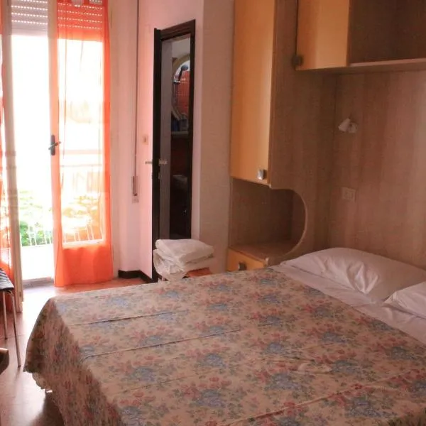 Pensione Fiorella Rimini, hotel a Rímini