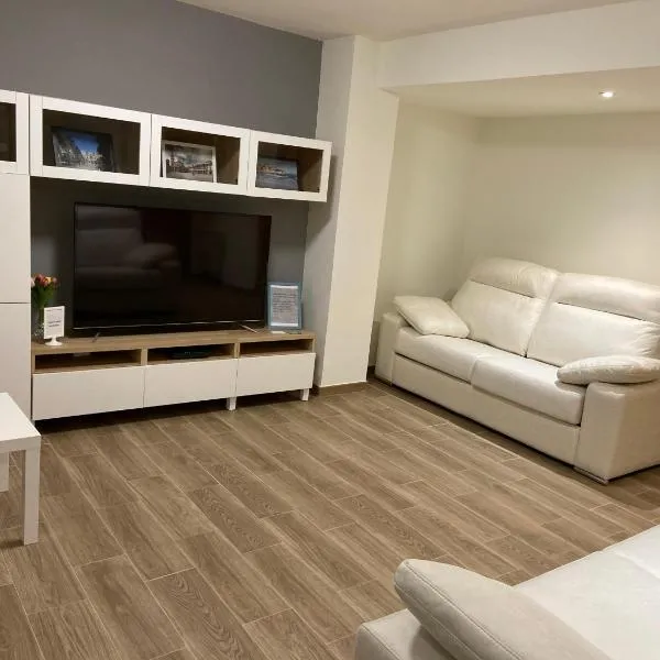 piso avenida 49, hotel in Gijón