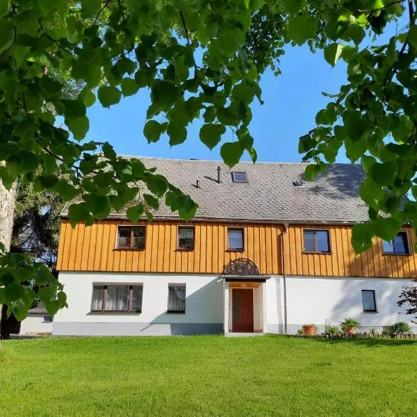 Familienfreundliche Ferienwohnung, hotel in Zschorlau