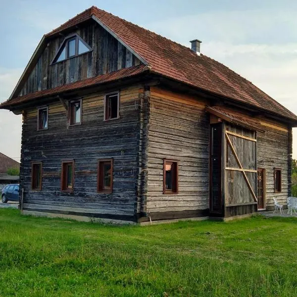 Wooden Barn, hôtel à Zăbala