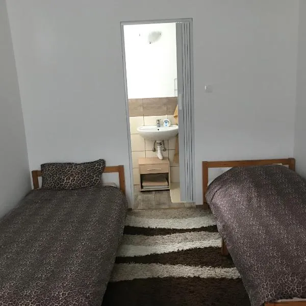 Nyugalom Pihenő, hotel v destinaci Kisújszállás