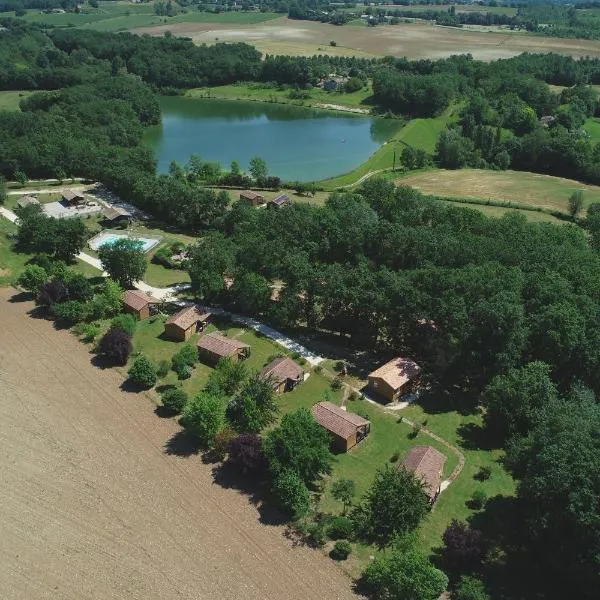 Les chalets de Dordogne, hotel a Razac-dʼEymet
