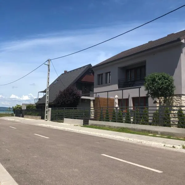 Hullám Apartman, hotel v destinaci Balatonlelle