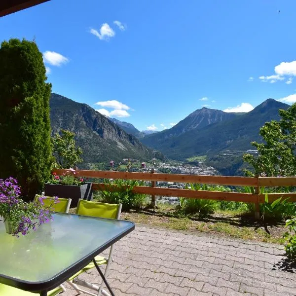 CHALET SERRE CHEVALIER AVEC VUE EXCEPTIONNELLE, hotel v destinaci Puy-Saint-Pierre