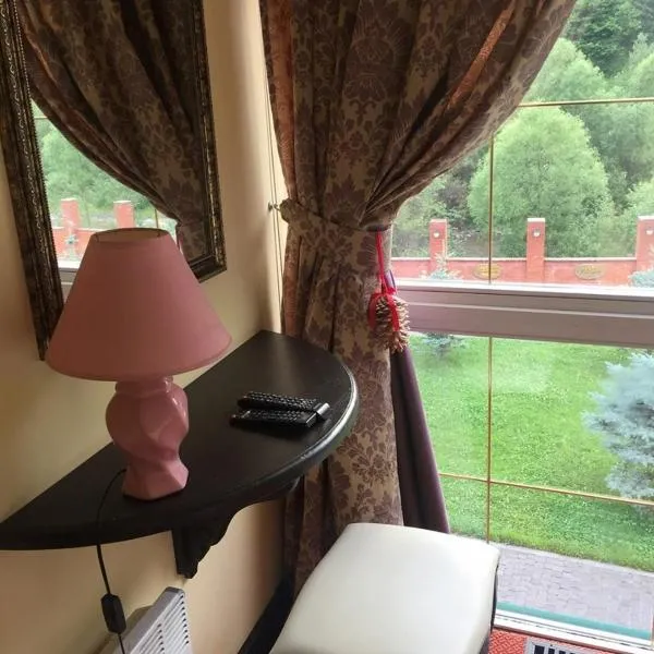 Chalet Zolota Pidkova & River, hotel a Slavske