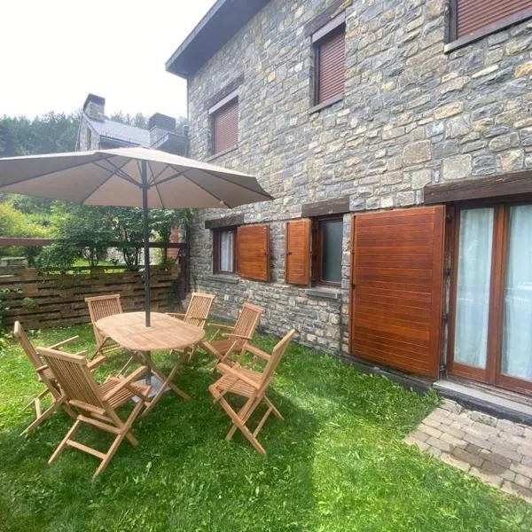 Fantástico Apartamento con jardín en Castiello de Jaca VUT HU-20-007, hotel v destinaci Castiello de Jaca