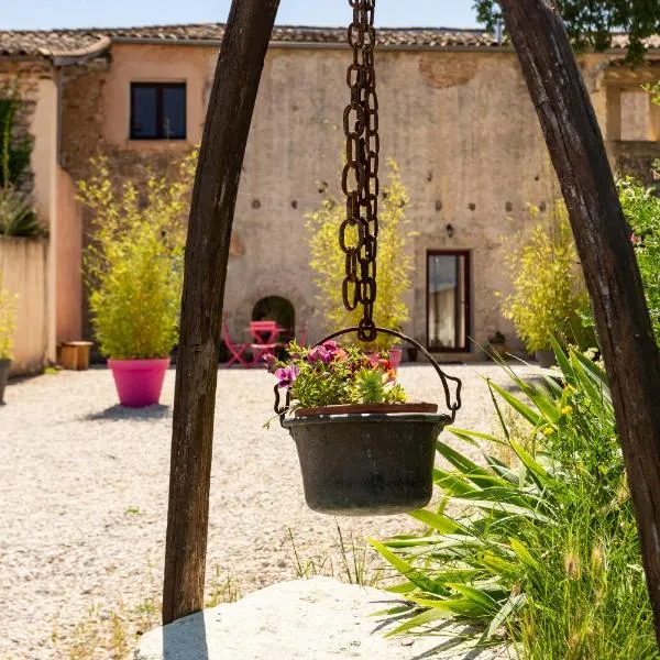 Mas du Cres Gîte, hótel í Galargues