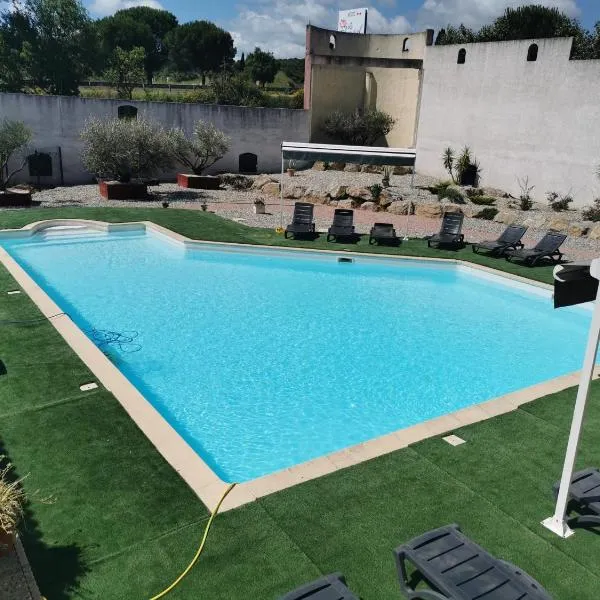 Hôtel Le Floreal, hotel v destinaci Trèbes
