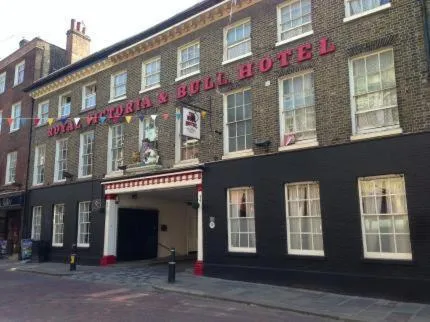 The Royal Victoria & Bull Hotel, hotel in Strood