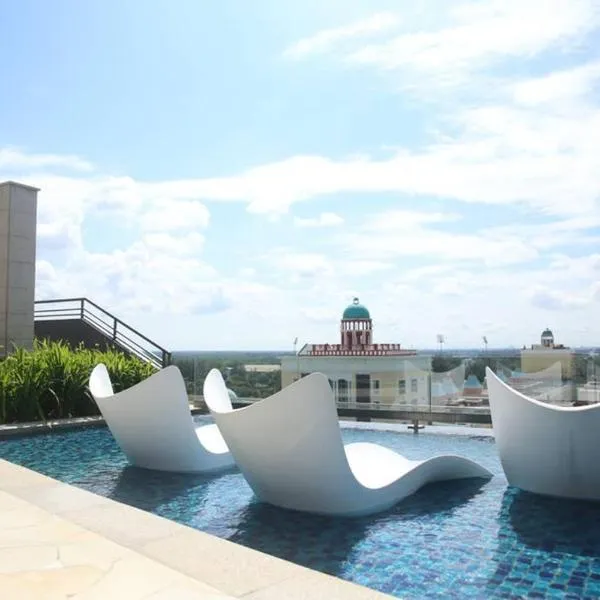Enjoy Modern, Spacious, Peaceful stay with Lake view - Gravit8, hotel v destinaci Klang