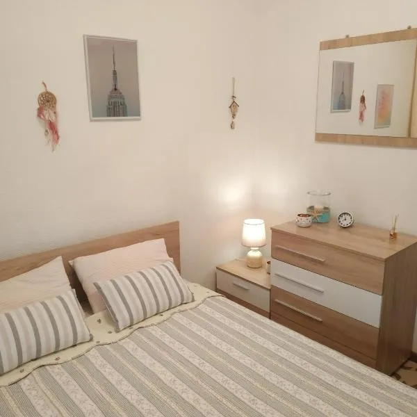 Whole Traditional Apartment at the Sea – hotel w mieście Nea Plagia