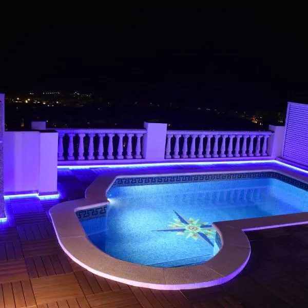 BEACH HOUSE. CASA CON PISCINA PRIVADA, hotel in Calafell