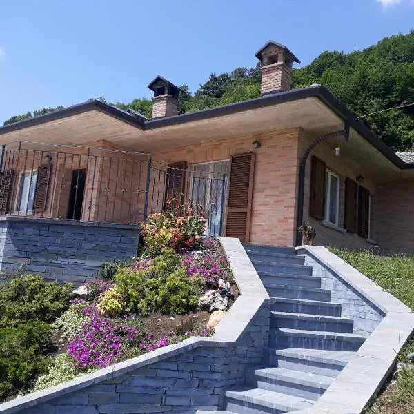 Casa "La Forcella", hotel in Brembilla