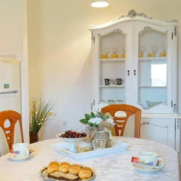 Apartment Jardin with free cowered parking、ザダルのホテル
