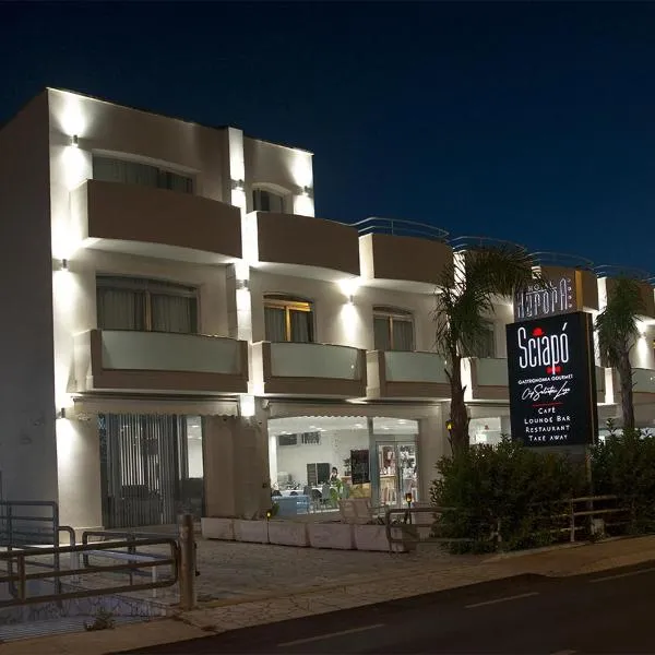Hotel Aurora, hotel Porto Cesareóban