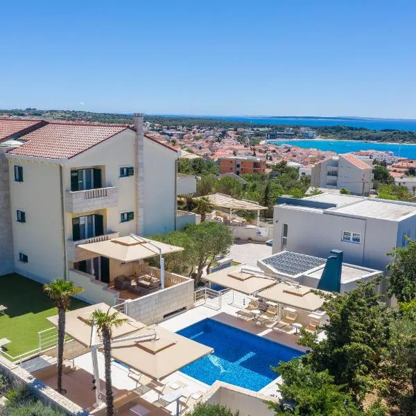 Pool Terrace Sea View Šarkić, ξενοδοχείο σε Novalja
