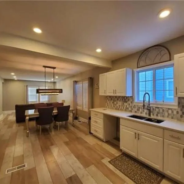 Luxury Private Home in the Heart of Niagara Falls, hotel in Niagara Falls