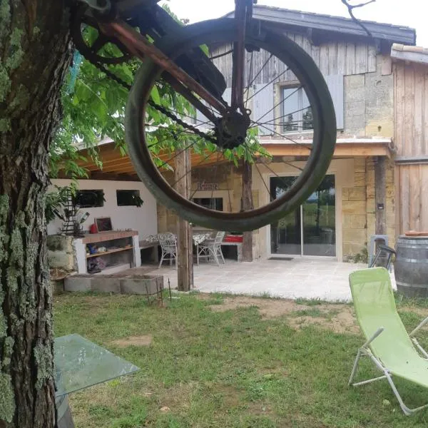 Au Vélo dans l'Arbre, hótel í Saint-Sulpice-de-Faleyrens