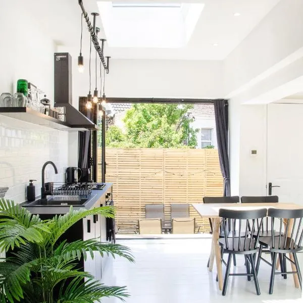 Boutique Getaway, edge of Old Town- 4min walk to beach, Hotel in Margate