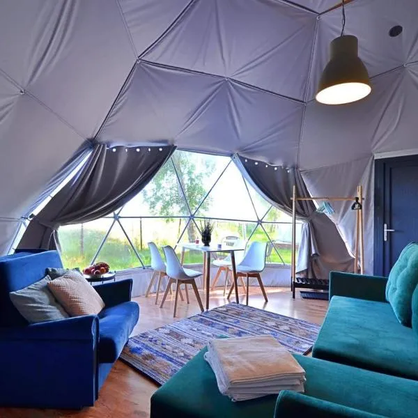 Slowly Glamping Osada Nad Wodą: Łazy şehrinde bir otel