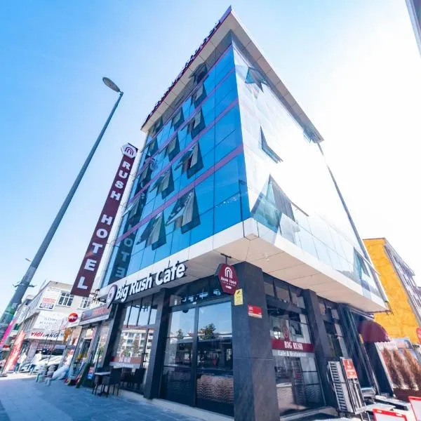 RUSH HOTEL İSTANBUL, hotell i Ömerli