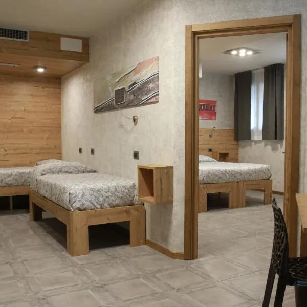 Hotel Bed & Rooms , Corte Rossa -1 Min Walk To Bernina Express, hotel v destinaci Tirano