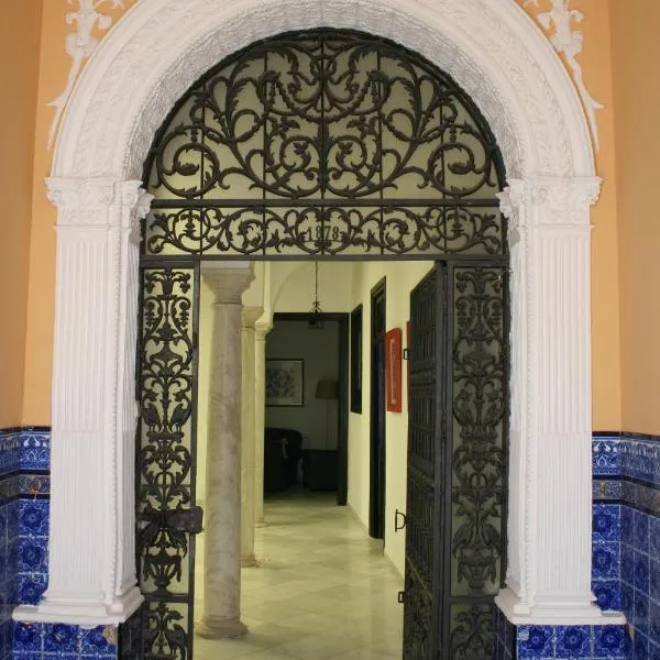 Casa S. XIX en pleno centro de Carmona, hotel in Carmona