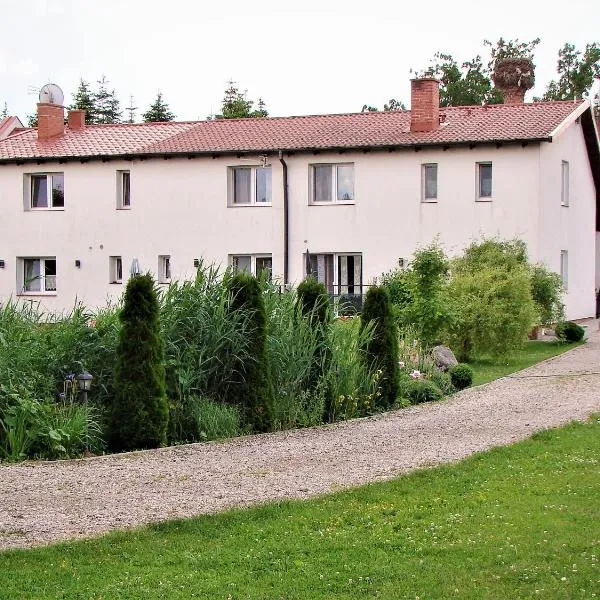 Pokoje Przy Kominie, hotel em Piecki