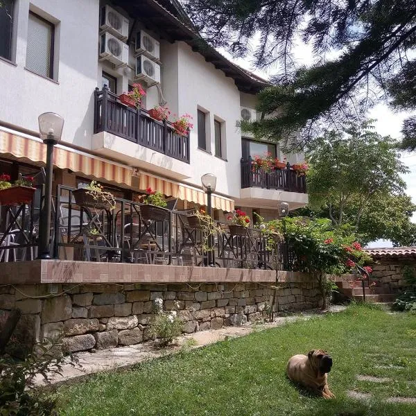 Family hotel Elena, hotell i Arbanasi