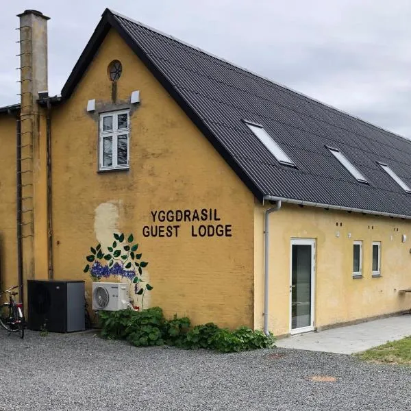 Yggdrasil Guest Lodge, hotell i Gudhjem