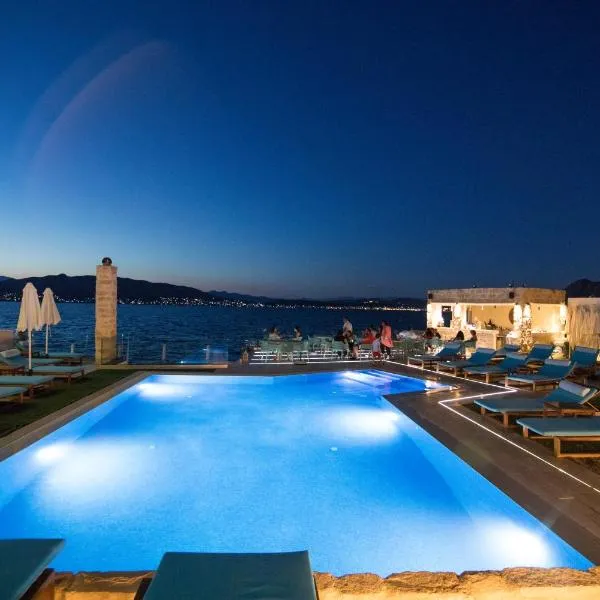 Aianteion Bay Luxury Hotel & Suites, hotel v destinaci Aiándion