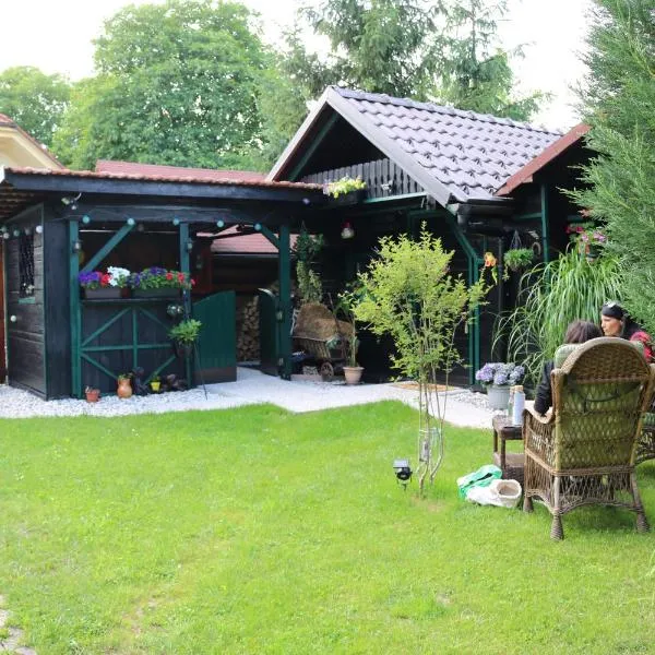 Frenk cottage 5 KM FROM THE AIRPORT-free transportation, hotel in Šenčur