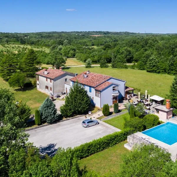 Hotel Tomažići, hotel v destinaci Santalezi