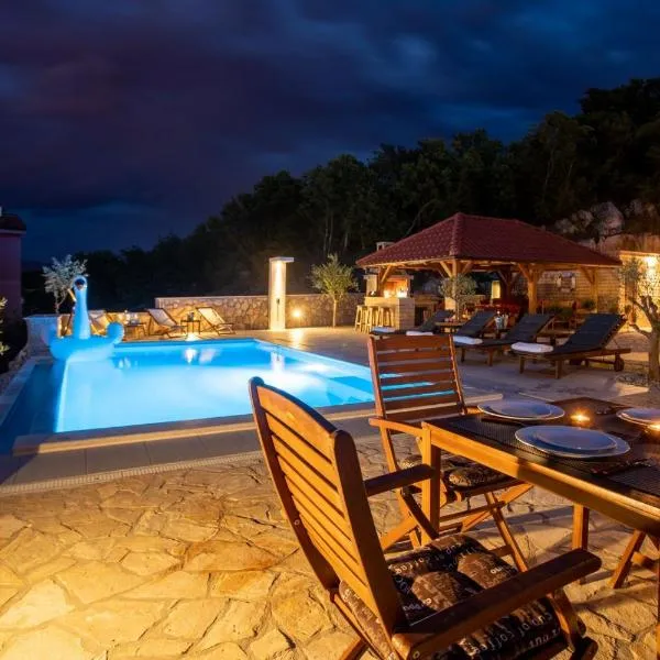Luxury Villa Allen with HEATED Pool, hotel a Klimno