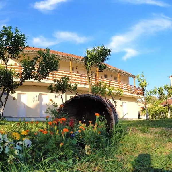 Ever Green: Kavos şehrinde bir otel