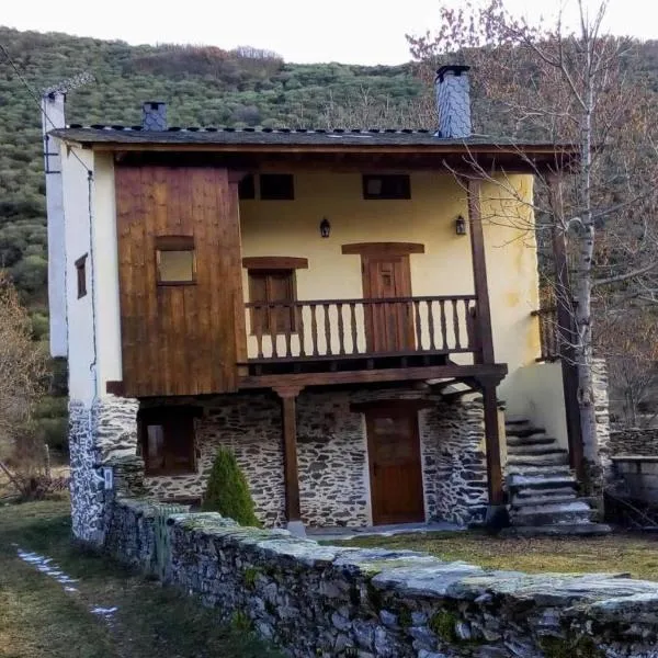 Casa Rural El Llao Y Los Fresnos - El Urogallo, hotell i Murias de Paredes